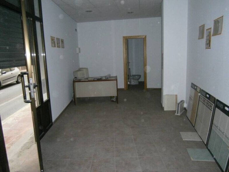 Local commercial dans MONÒVER à louer - Photo intérieure – Image 1 sur 6