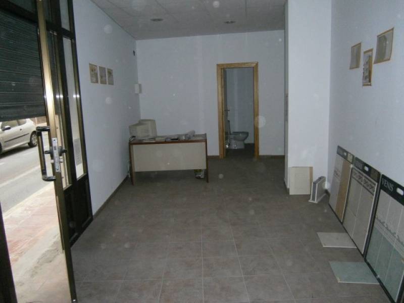 Local commercial dans MONÒVER à louer Photo intérieure– Image 1 sur 7