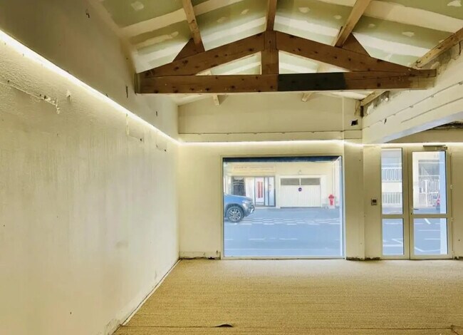 Plus de détails pour Local commercial à vendre