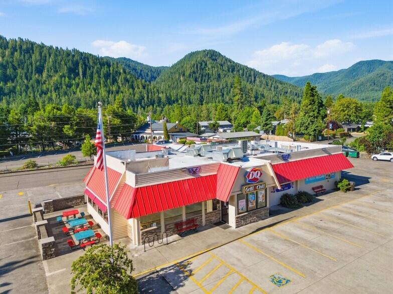 47720 Or-58 Hwy, Oakridge, OR à vendre - Photo de l’immeuble – Image 1 sur 28