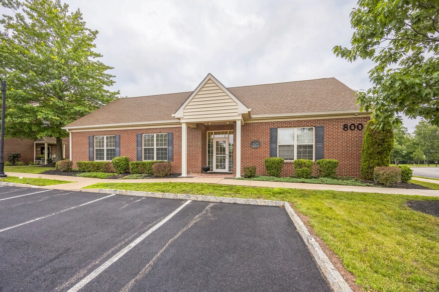 105 Amberley Dr, Blue Bell, PA à vendre - Photo de l’immeuble – Image 2 sur 16