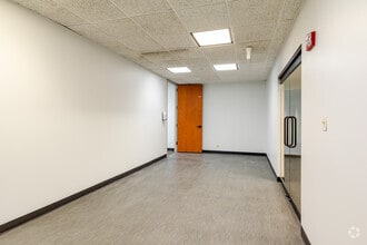 2700 S River Rd, Des Plaines, IL à louer Photo intérieure– Image 2 sur 7