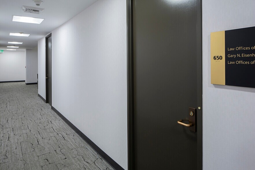 16130 Ventura Blvd, Encino, CA à louer - Photo de l’immeuble – Image 3 sur 5