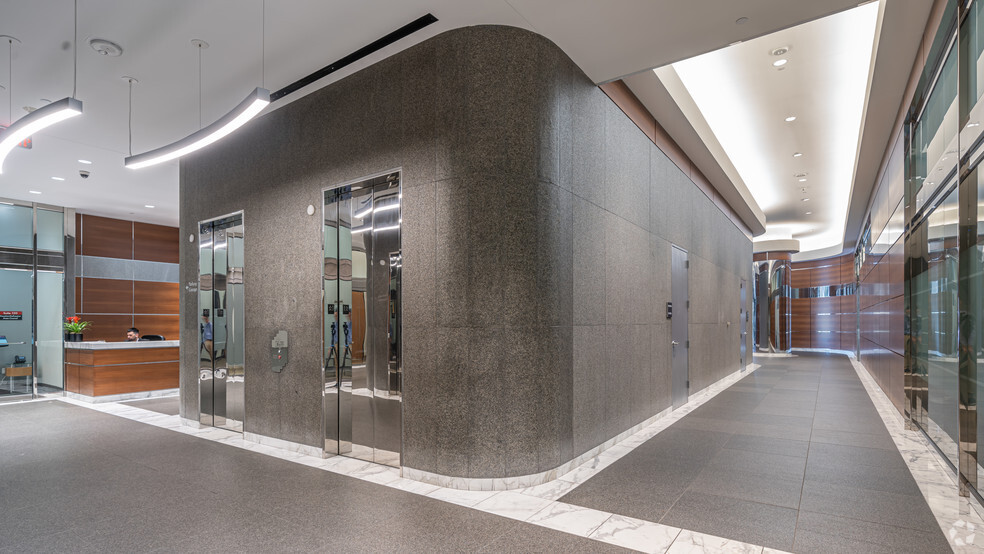 3555 Timmons Ln, Houston, TX à louer - Hall d’entrée – Image 3 sur 13