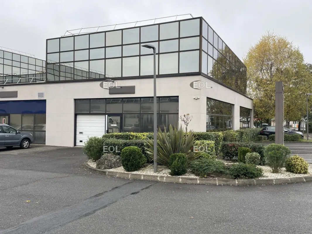 Local d’activités dans Cergy à louer Photo de l’immeuble– Image 1 sur 9