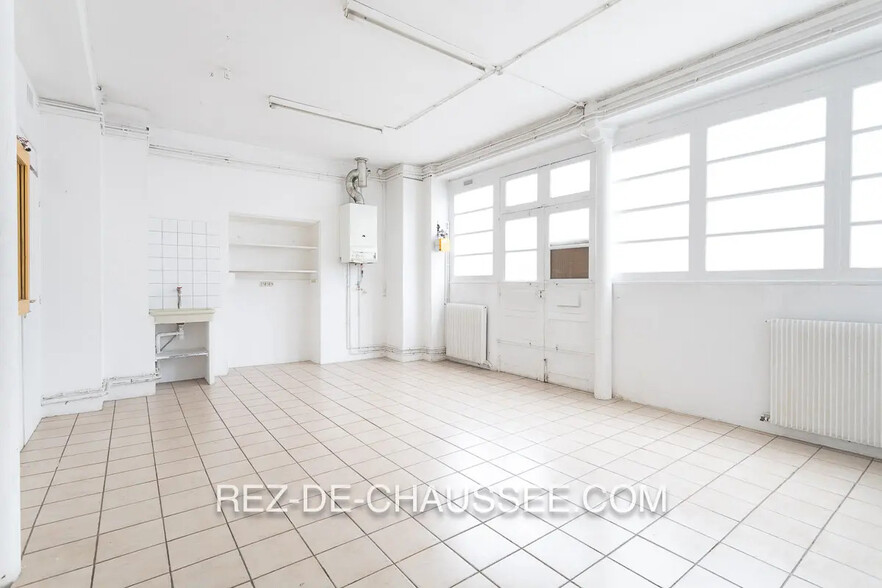 Local commercial dans Paris à vendre - Photo de l’immeuble – Image 1 sur 9