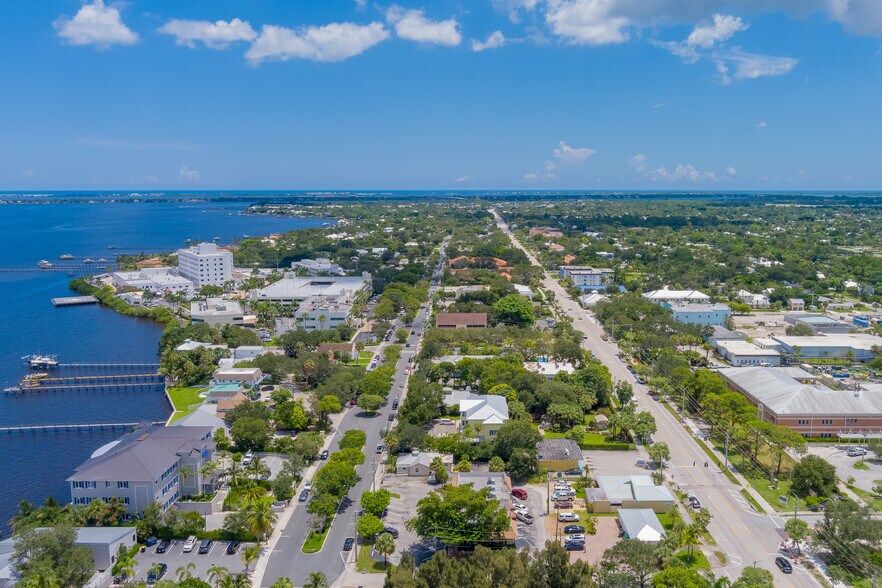 407 SE Ocean Blvd, Stuart, FL à louer - Photo de l’immeuble – Image 3 sur 6