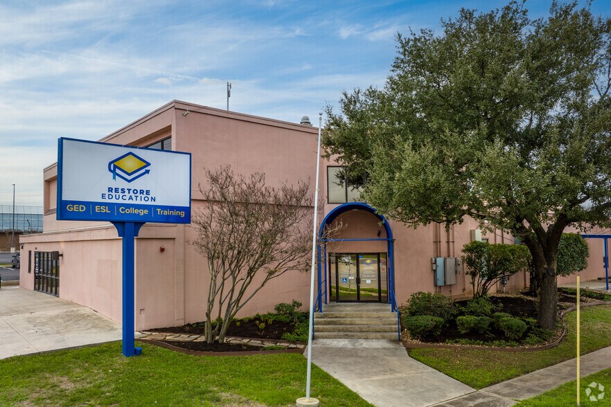 4205 San Pedro Ave, San Antonio, TX à louer - Photo principale – Image 3 sur 22