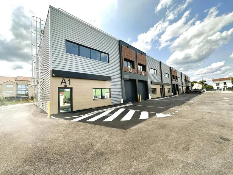Local d’activités dans Villemoisson-sur-Orge à louer - Photo de l’immeuble – Image 2 sur 9