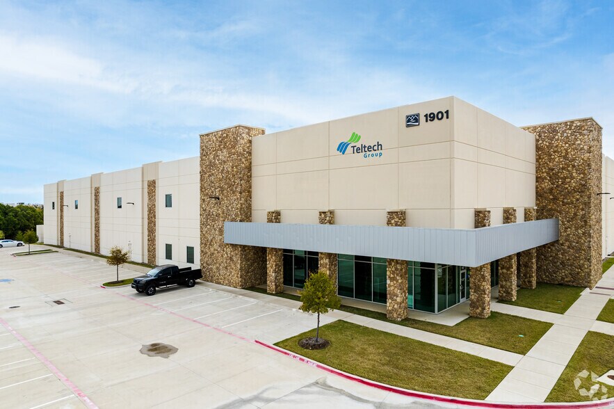 1901 Lakeside Pky, Flower Mound, TX à louer - Photo de l’immeuble – Image 3 sur 8
