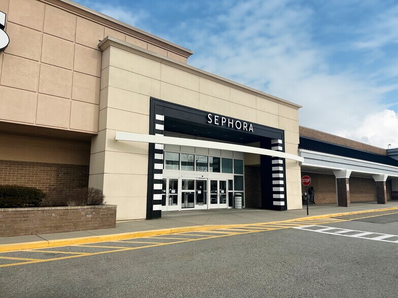 220 Route 12, Groton, CT à louer - Photo de l’immeuble – Image 3 sur 10