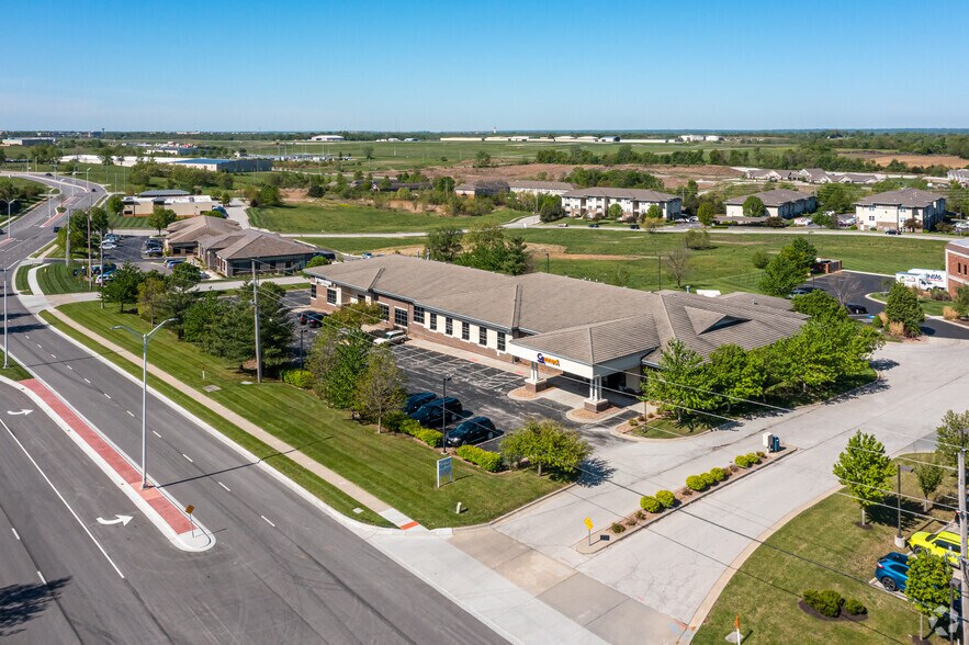 3340-3350 NE Ralph Powell Rd, Lee's Summit, MO à vendre - Aérien – Image 2 sur 20