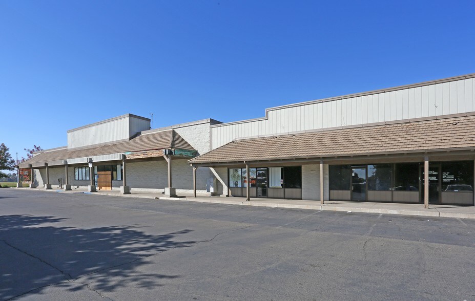 1702-1780 Robertson Blvd, Chowchilla, CA à louer - Photo de l’immeuble – Image 2 sur 15
