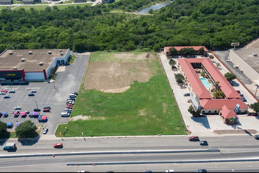 6813 NW Loop 410, San Antonio, TX à vendre - Photo de l’immeuble – Image 1 sur 4