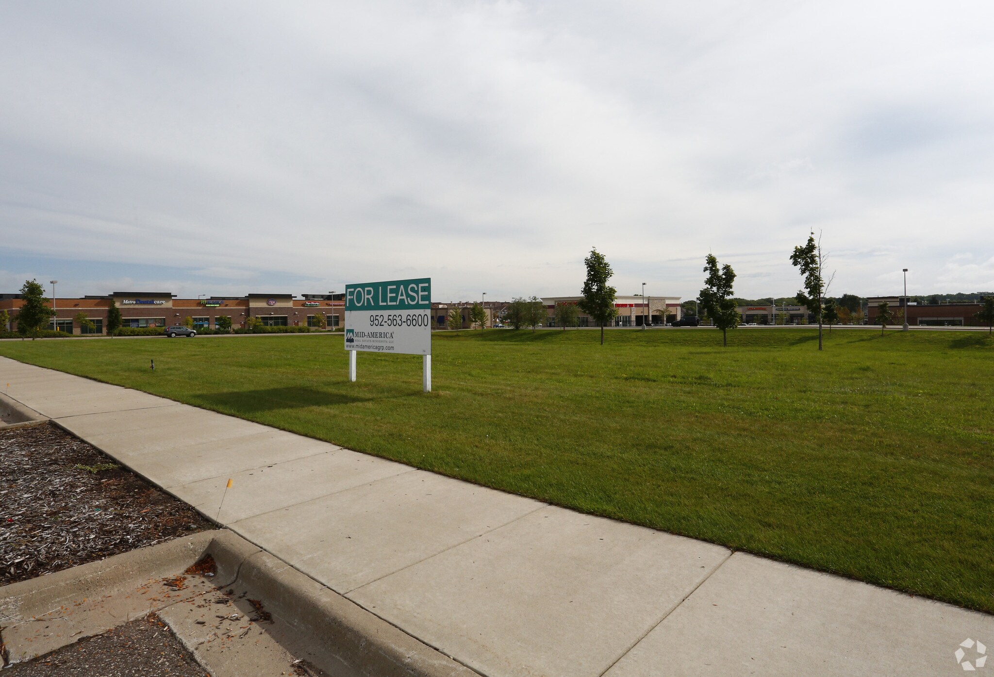 449 Commerce Dr, Woodbury, MN à louer Photo de l’immeuble– Image 1 sur 5