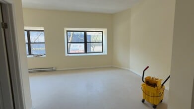 49 S 4th Ave, Mount Vernon, NY à louer - Vidéo sur l’annonce professionnelle 