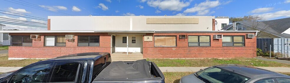 14 Suffolk St, Freeport, NY à louer - Photo de l’immeuble – Image 2 sur 4