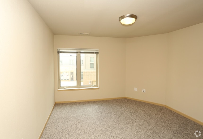 141 Main St, Racine, WI à vendre - Photo intérieure – Image 2 sur 27
