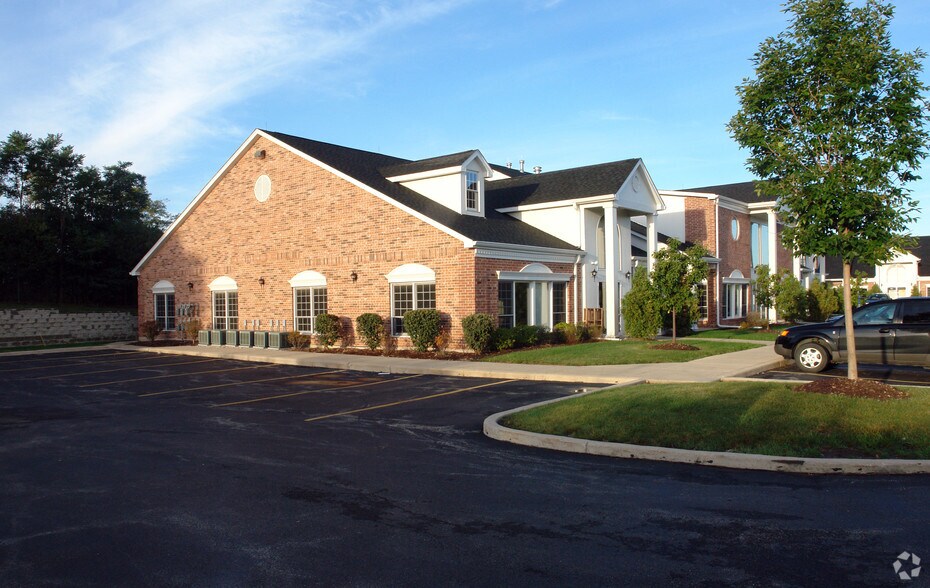 33 W Higgins Rd, South Barrington, IL à vendre - Photo de l’immeuble – Image 2 sur 3