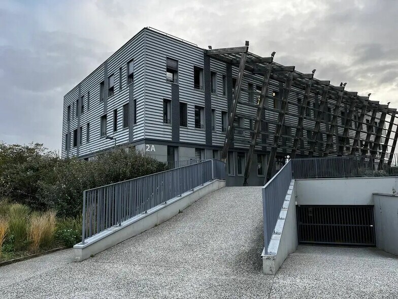 22 Avenue Lionel Terray, Jonage à louer - Photo de l’immeuble – Image 2 sur 3