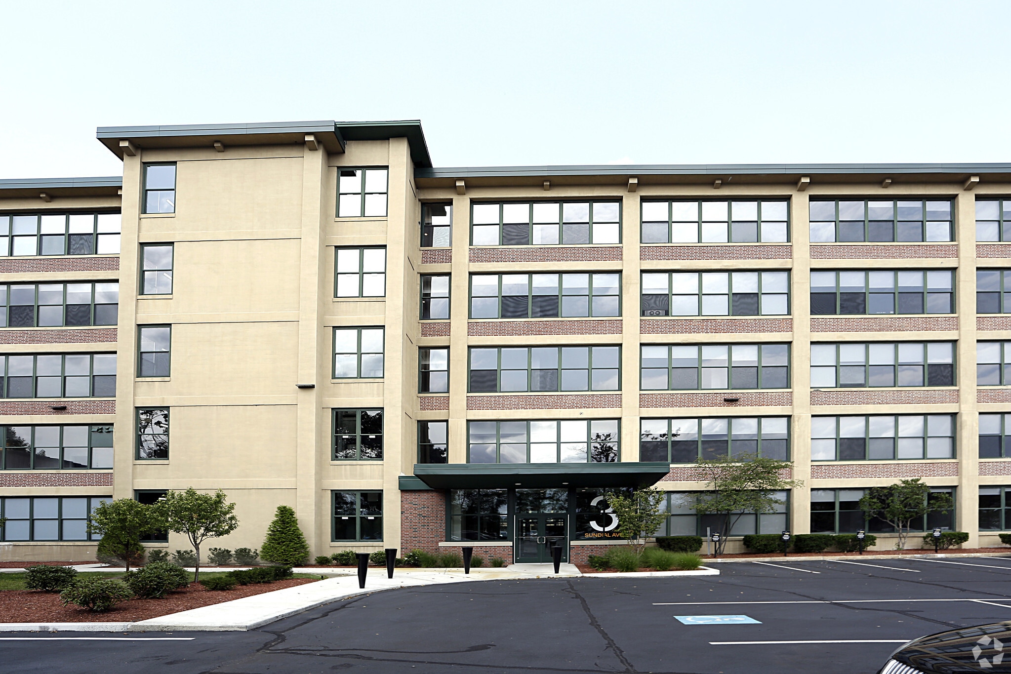 3 Sundial Ave, Manchester, NH à vendre Photo principale– Image 1 sur 63