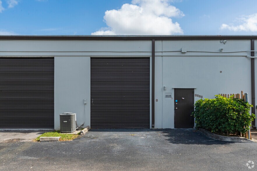 6555 N Powerline Rd, Fort Lauderdale, FL à louer - Photo de l’immeuble – Image 2 sur 9