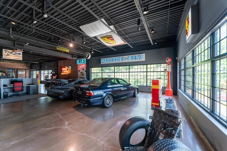 85 Pine Hollow Rd, Oyster Bay, NY à louer - Photo de l’immeuble – Image 3 sur 11