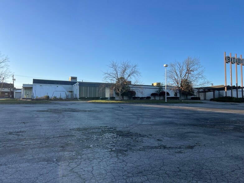 750 E New Circle Rd, Lexington, KY à louer - Photo de l’immeuble – Image 2 sur 4