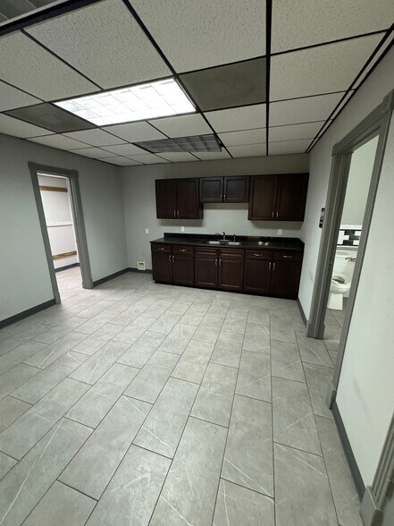 8717 Windswept Ln, Houston, TX à louer - Photo de l’immeuble – Image 2 sur 15