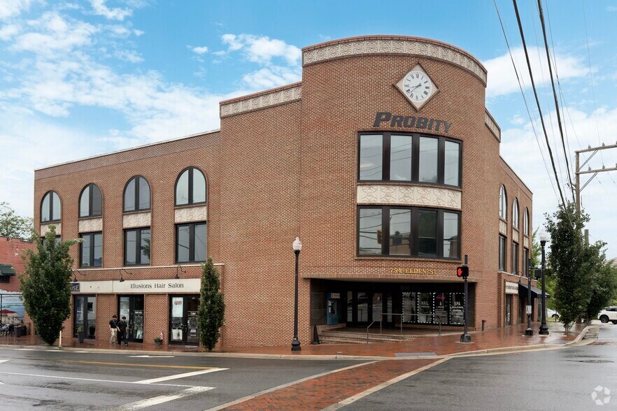 754 Elden St, Herndon, VA à louer - Photo principale – Image 1 sur 3