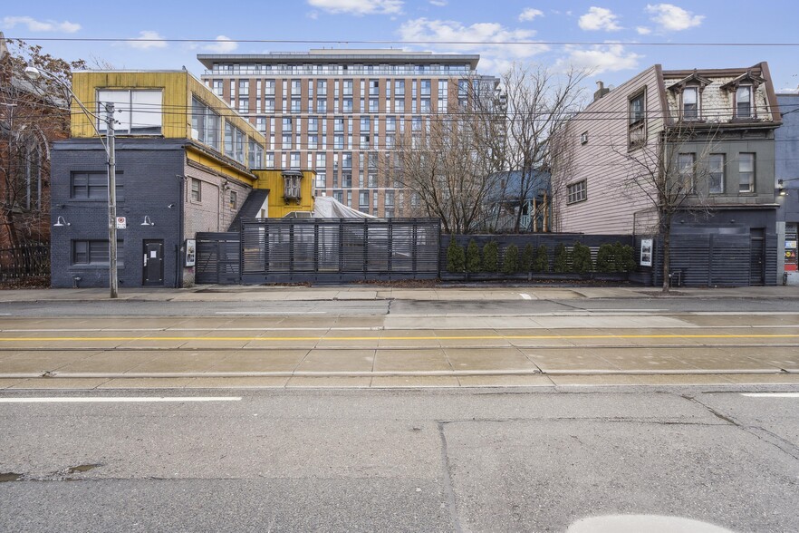 301-311 Queen Street East, Toronto, ON à vendre - Photo principale – Image 1 sur 3