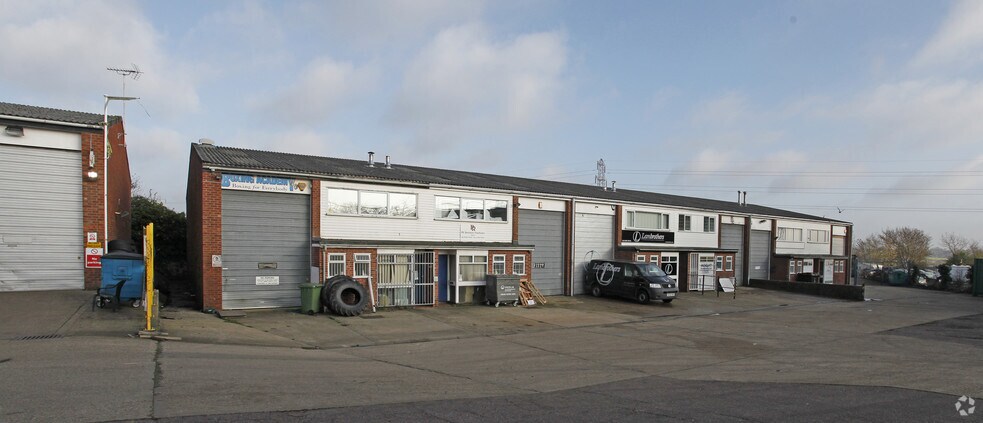 Grange Farm Rd, Colchester à louer - Photo de l’immeuble – Image 2 sur 10