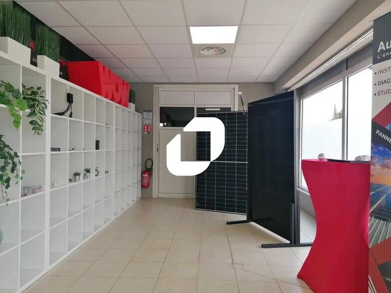 Local d’activités dans Bezouce à louer - Photo de l’immeuble – Image 3 sur 8