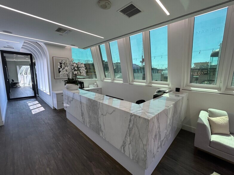 421 N Rodeo Dr, Beverly Hills, CA à louer - Photo de l’immeuble – Image 2 sur 11