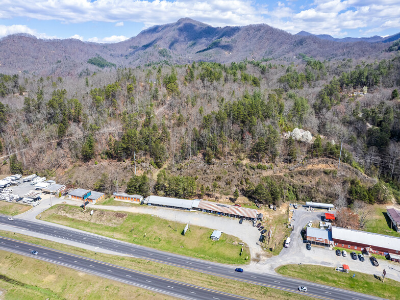 5262 US Highway 74 W, Whittier, NC à vendre - Photo de l’immeuble – Image 1 sur 66