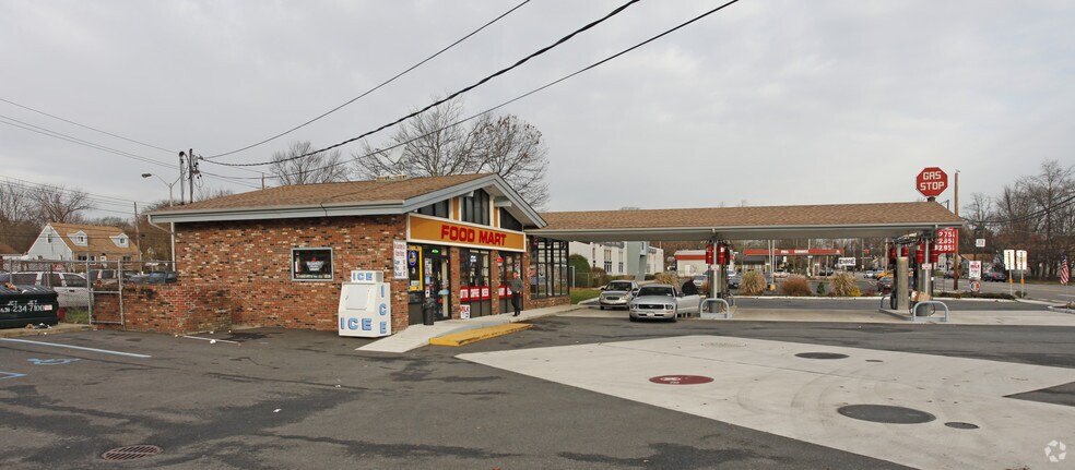 1310 5th Ave, Bay Shore, NY à louer - Photo de l’immeuble – Image 2 sur 2