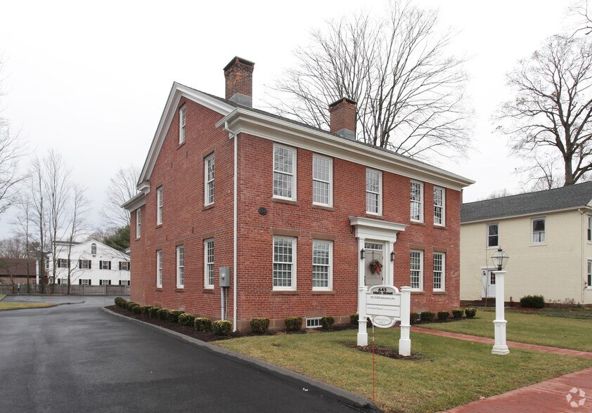 645 Main St, Somers, CT à vendre - Photo de l’immeuble – Image 1 sur 5