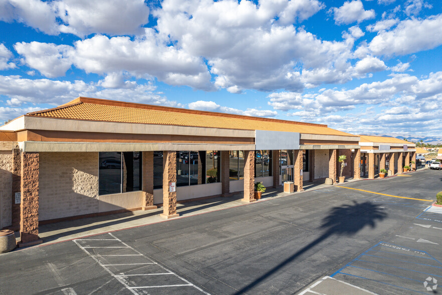 69044 E Palm Canyon Dr, Cathedral City, CA à louer - Photo de l’immeuble – Image 1 sur 12