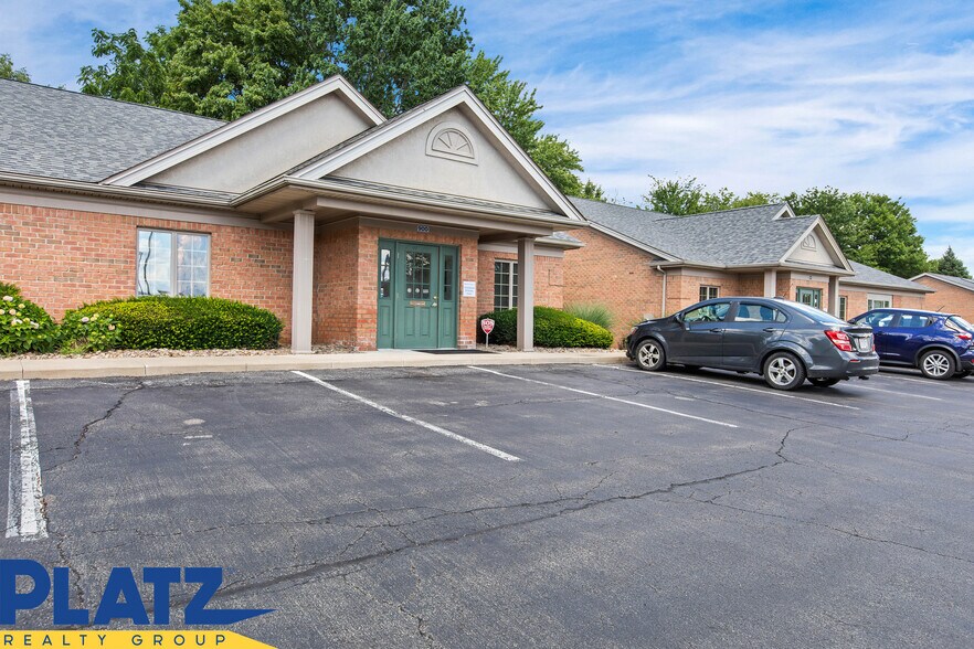 900 Trailwood Dr, Youngstown, OH à vendre - Photo de l’immeuble – Image 1 sur 11