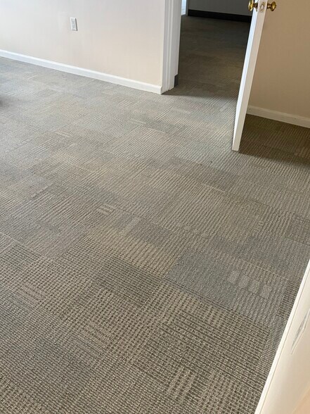 1738 N Highland Rd, Pittsburgh, PA à louer - Photo de l’immeuble – Image 3 sur 11