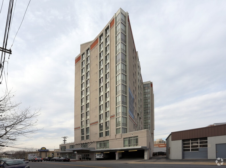 8060 13th St, Silver Spring, MD à louer - Photo principale – Image 1 sur 35