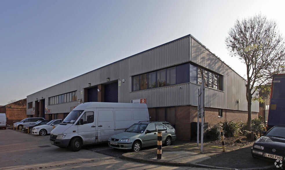 Willow Rd, Slough à louer - Photo principale – Image 1 sur 2