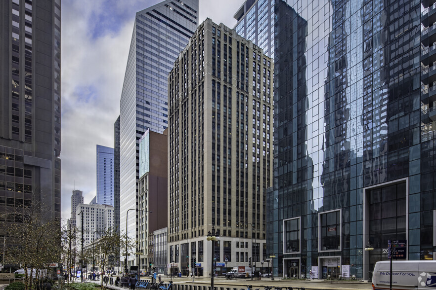 180 N Michigan Ave, Chicago, IL à louer - Photo de l’immeuble – Image 3 sur 13