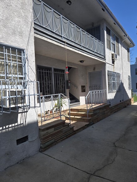 151 N Hamilton Dr, Beverly Hills, CA à vendre - Photo de l’immeuble – Image 3 sur 5