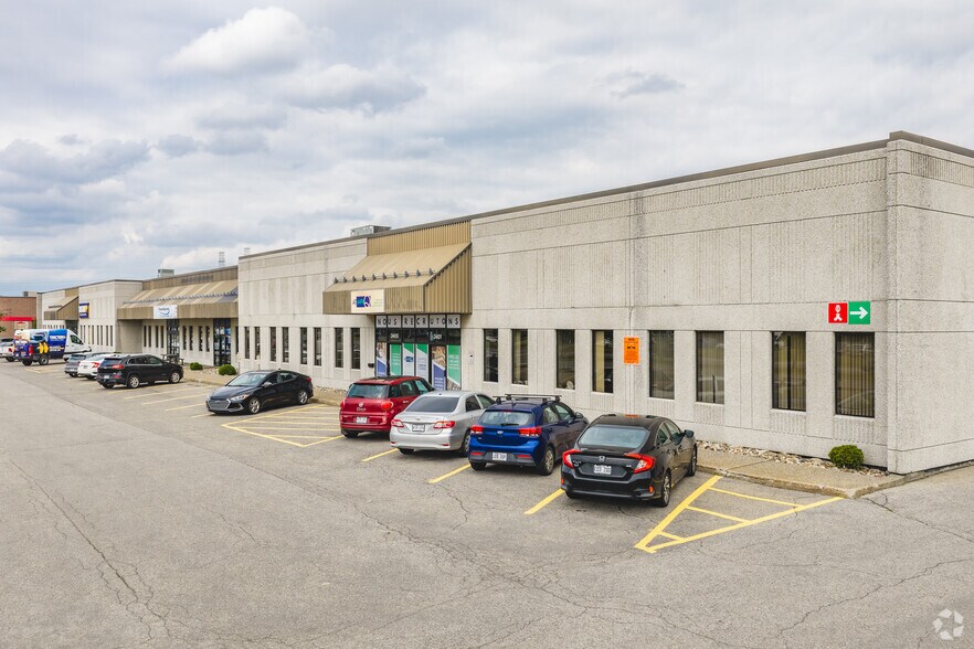 3401-3421 Boul Industriel, Laval, QC à louer - Photo de l’immeuble – Image 2 sur 6