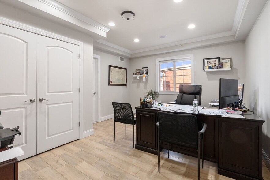 4073 Victory Blvd, Staten Island, NY à louer - Photo de l’immeuble – Image 3 sur 15