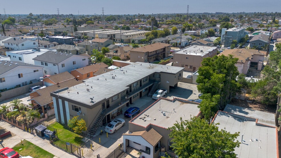 820 W 95th St, Los Angeles, CA à vendre - Photo de l’immeuble – Image 2 sur 19