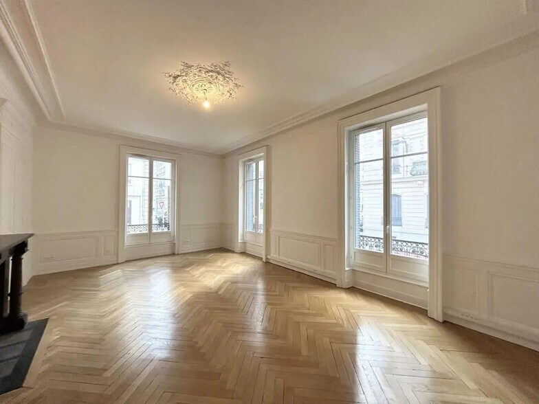 34 Rue Vaubecour, Lyon à louer - Photo de l’immeuble – Image 1 sur 15