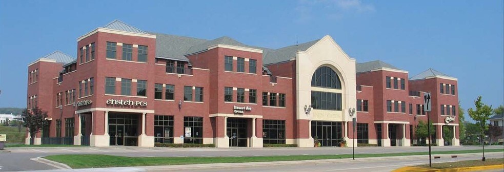 2100 Stewart Ave, Wausau, WI à louer - Photo principale – Image 1 sur 1