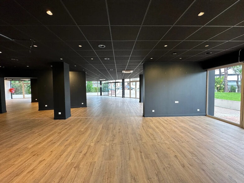 120 Avenue Eugène Donadei, Saint-Laurent-du-Var à louer - Photo de l’immeuble – Image 3 sur 7